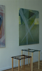 Kirsten Kötter: o.T. (Laserstrahlen, Palimpsest, Übermalung Panzer), 2007 / 2011,<br> 120 × 100 cm und 'Tische nach Popowa', 2011, diverse Größen, Holz