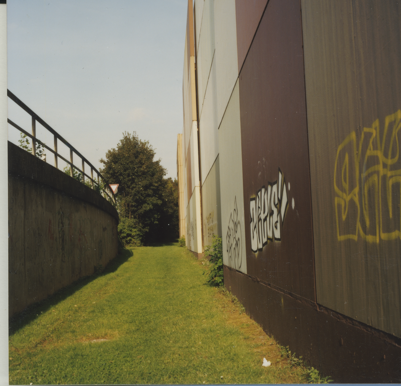 2003_engelsruh_haueser_foto, photo print, ca. 20 × 20 cm (Kirsten Kötter)